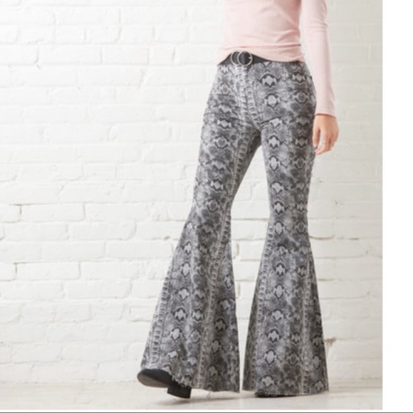 We The Free Geo Printed Flare Pants 29 NWT - Picture 4 of 11